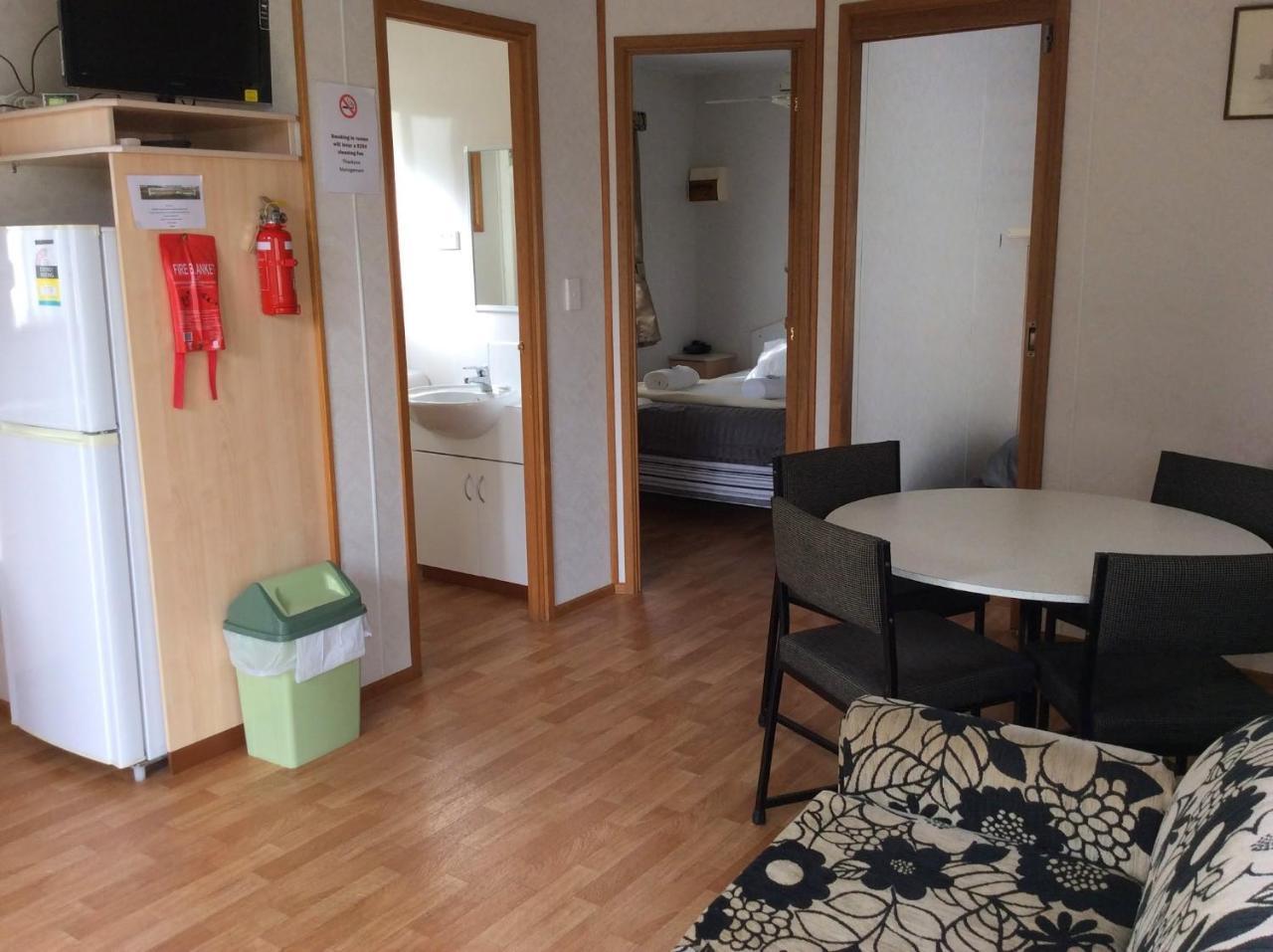 Tatura Cabin & Caravan Park Экстерьер фото