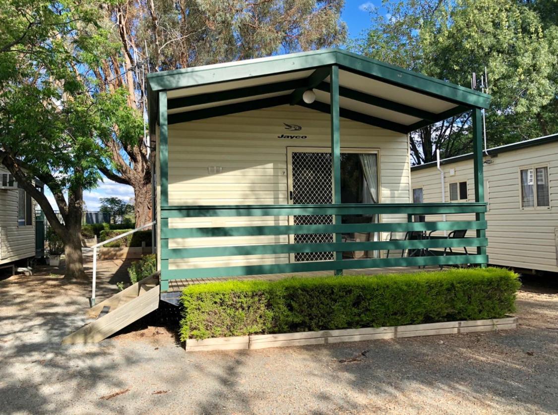Tatura Cabin & Caravan Park Экстерьер фото