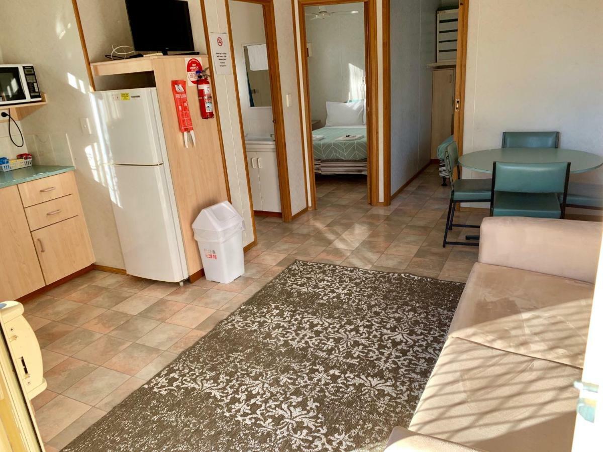 Tatura Cabin & Caravan Park Экстерьер фото